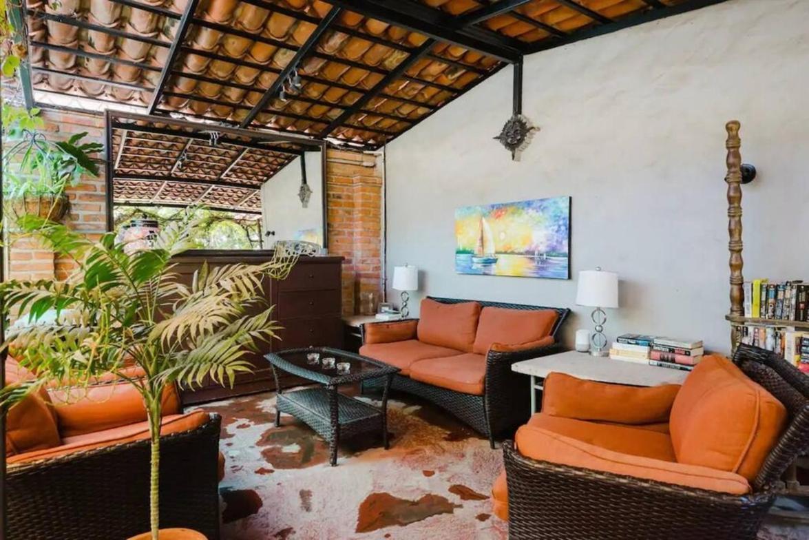 Enjoy Ac In The Penthouse At Inn Ахихик Екстериор снимка