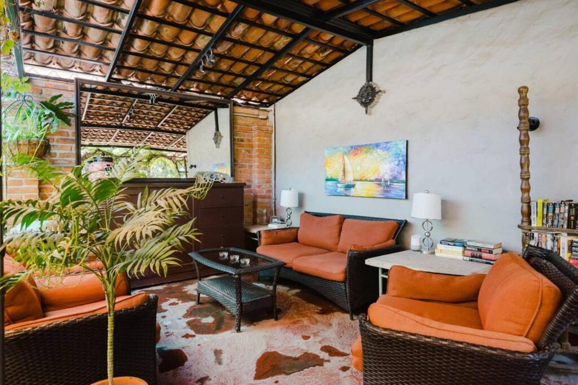 Enjoy Ac In The Penthouse At Inn Ахихик Екстериор снимка